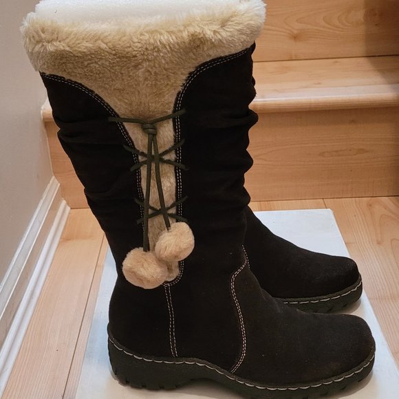 Bass Suede Boots with Fur Trim and Pom Pom Size 6 - Picture 3 of 10